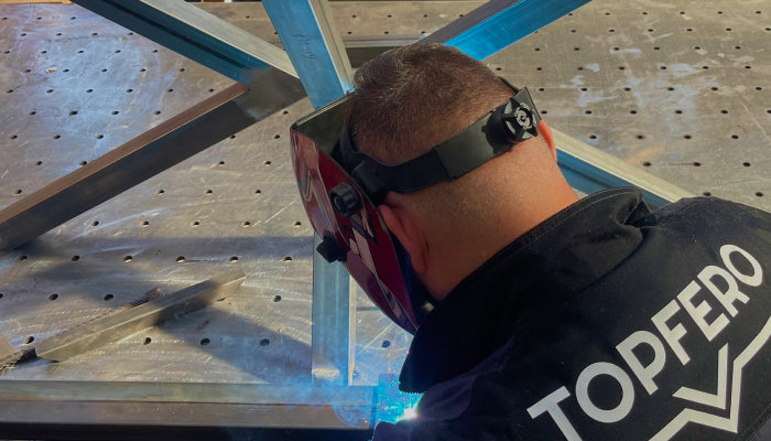 Artisan TopFero fabriquant une structure métallique
